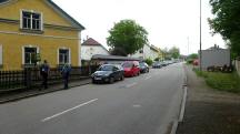Wanderroute wieder kurz entlang der Loosdorfer Strae (L106) 